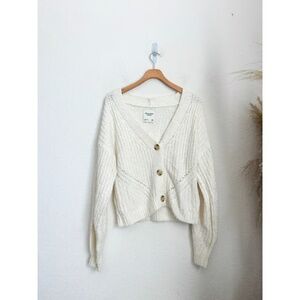 Abercrombie & Fitch white Ribbed Short knit Cardigan size M